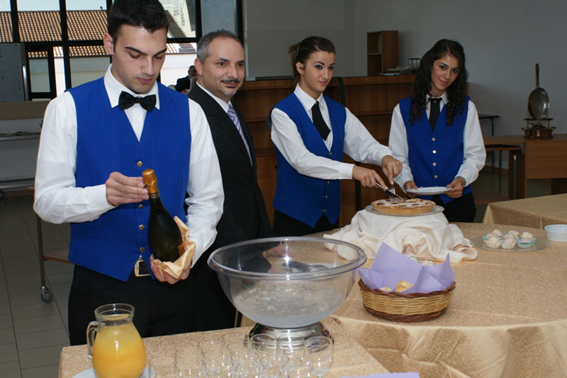 servizio_sala_alunni_einaudi_visita_papa_lamezia