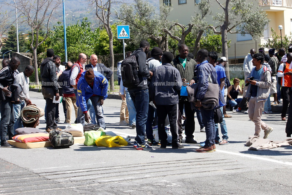 sgombero-protesta-immigrati_2.jpg