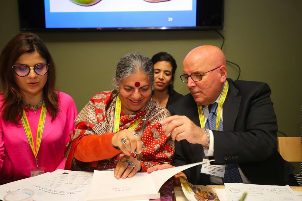 Presidente Oliverio e Vandana Shiva nella cittadella per la giornata della Biodiversità organizzata da Coldiretti