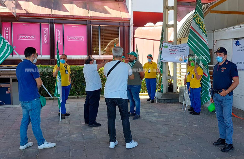 Lamezia, sit-in lavoratori pulizie all'aeroporto senza stipendio da aprile. Lo Papa (Fisascat Cisl): "Situazione insostenibile"