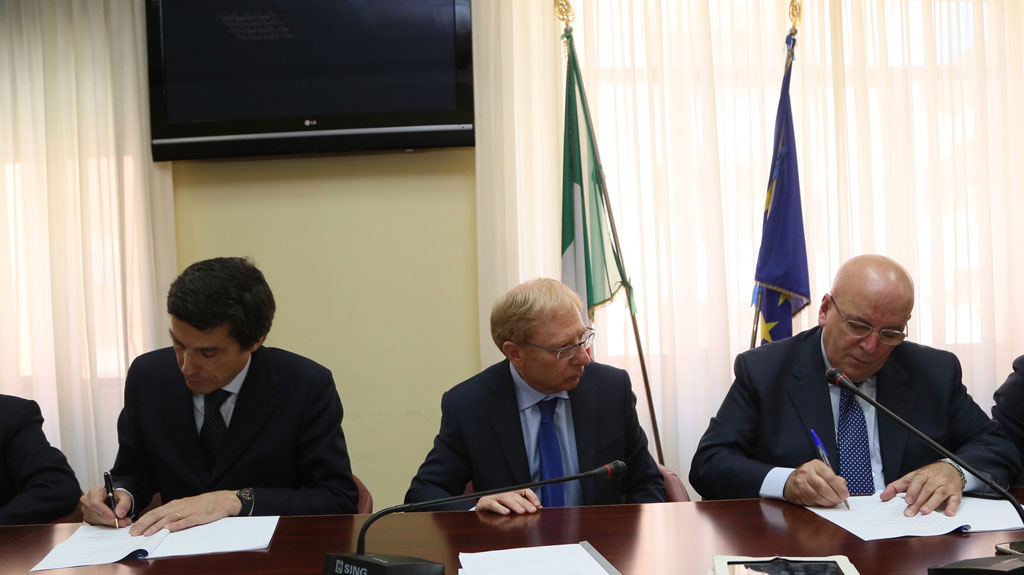 Ospedale Sibaritide, Oliverio firma protocollo di legalità a Cosenza