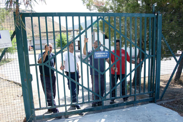Nocera Terinese: operai licenziati dalla Sida occupano depuratore