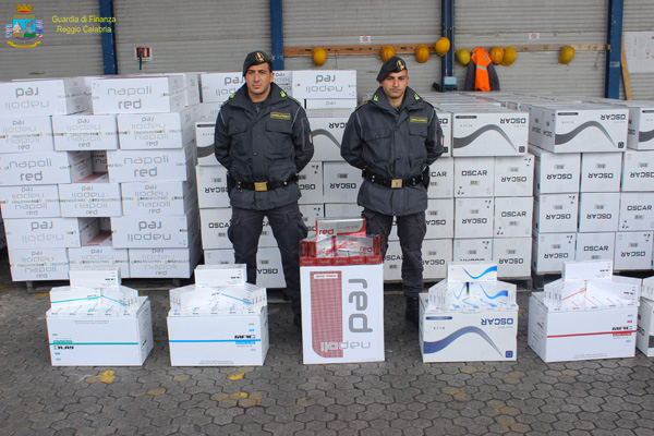 Gdf sequestra 14 tonnellate sigarette di contrabbando nel porto di Gioia Tauro