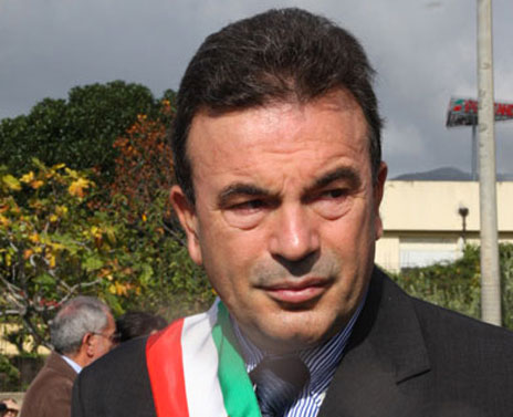Lamezia: Racket dello stipendio, il commento del Sindaco