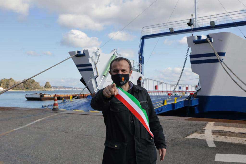 Super green pass, Sindaco di Messina occupa pacificamente lo Stretto