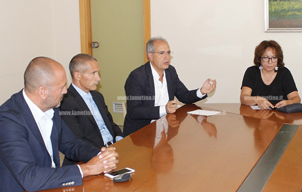 Emergenza rifiuti a Lamezia, Comune: “Chiediamo aiuto alla Regione per risolvere criticità”
