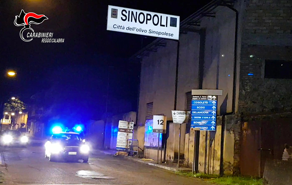 Sequestrata a Sinopoli struttura abusiva costruita nel cimitero comunale 