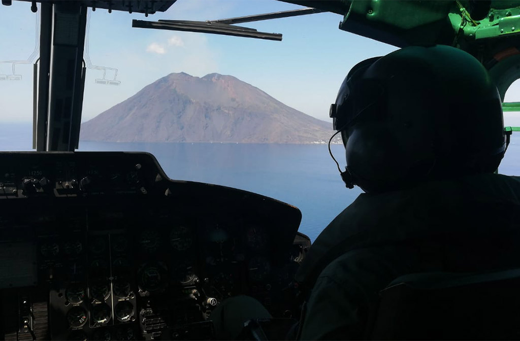 Lamezia, continua l'impegno del 2° reggimento “Sirio” e della Protezione Civile a Stromboli