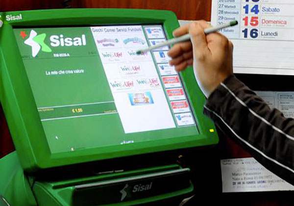 Superenalotto: vincita da 163,5 milioni a Vibo Valentia, domani la somma verrà accreditata