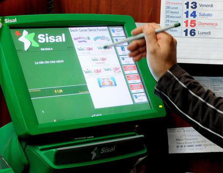 Superenalotto: dopo 6 di domenica, in stesso bar vincita da 1 milione di euro 
