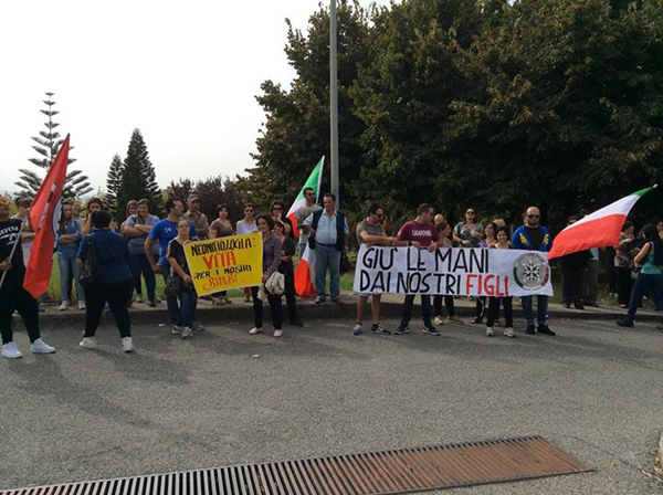 sit-in-TIN-casapound.jpg