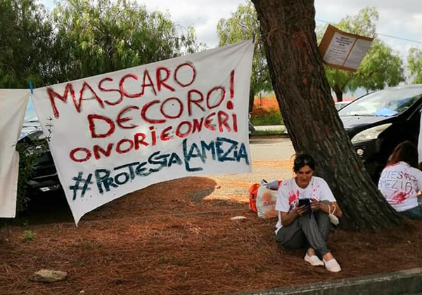 Lamezia, randagismo: sit-in volontari e associazioni animaliste al Comune