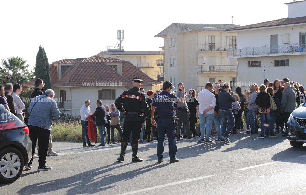 Lamezia, sit-in di protesta per chiusura impianti sportivi