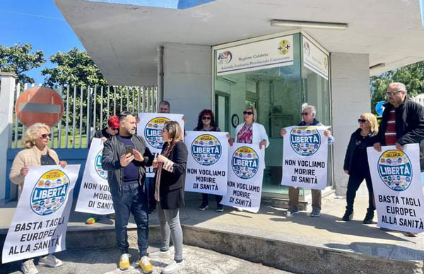 sit-in-lamezia-ospelda892_a15bd.jpg