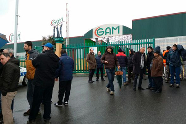 Calabria: sit-in lavoratori davanti cancelli azienda fallita a Rombiolo