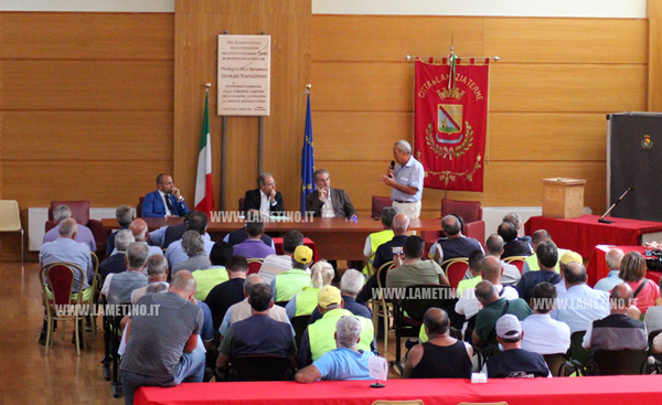 Lamezia, sit-in lavoratori Multiservizi al Comune