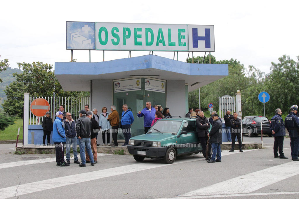 sit-in-ospedale-lameziaf25_089a8.jpg