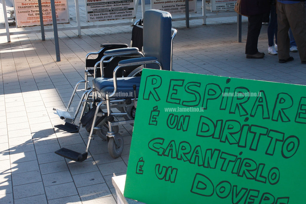 Lamezia: pazienti fibrosi cistica in protesta. Dirigenti ospedalieri: "chiusura non è nei nostri orizzonti"