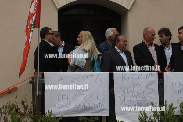 sit-in-sel-gaurdia-medica-giugno-2013.jpg