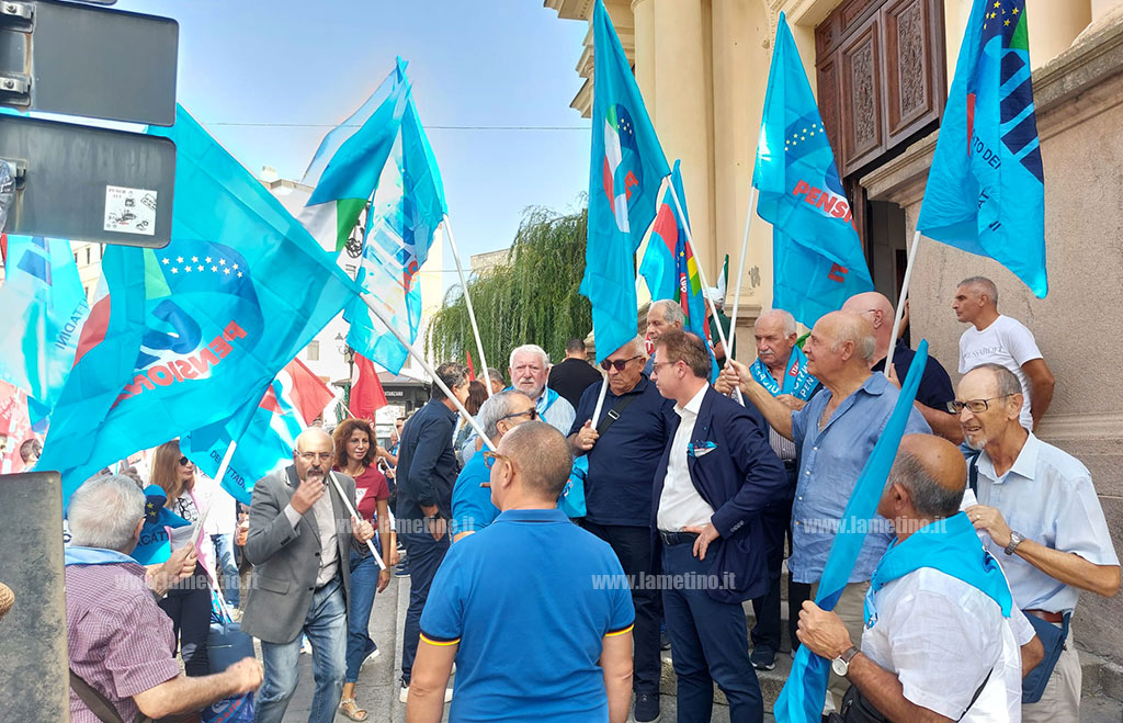 sit-in-sindacati-pref-cz-18923-de1-b3ad-f153744bf1ee_6ed54.jpg