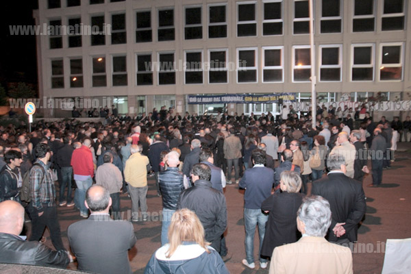 Lamezia: Sit in contro chiusura tribunale. Pochi cittadini ma sindaci pronti a dimissioni