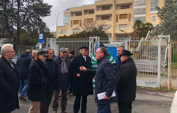 Sanità, sit-in a Cassano: "No a depotenziamento Poliambulatorio"