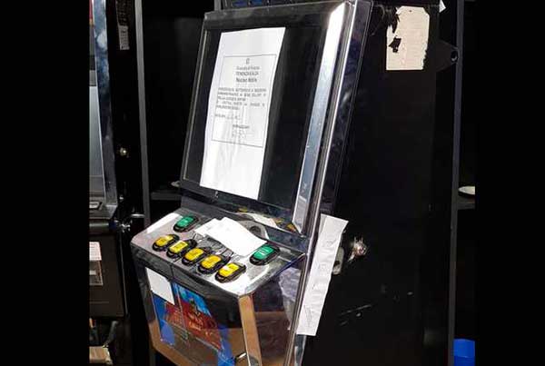 Slot machine non autorizzate in circolo privato nel cosentino, una denuncia