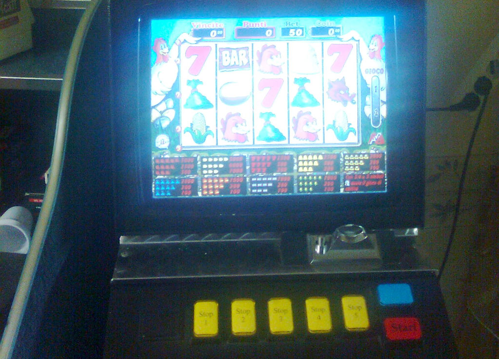 Sequestrate slot machines irregolari che riducevano possibilità di vincita, sanzioni nel cosentino