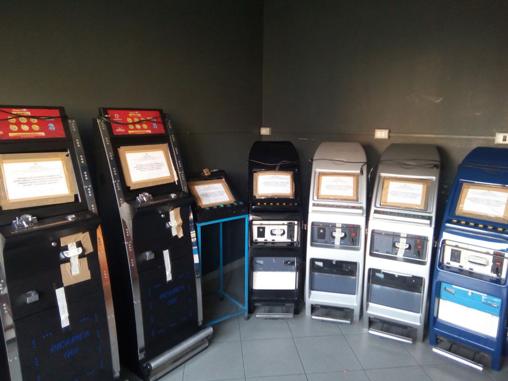Sequestrate Videolottery e totem abusivi a Crotone