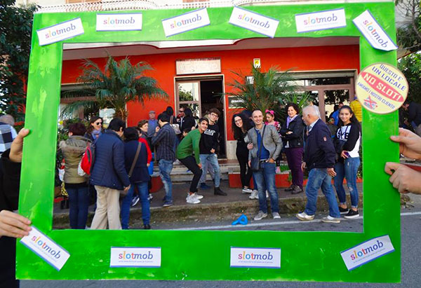 #Slotmob a Pianopoli per dire no alle macchinette: "Scelta etica e conveniente"