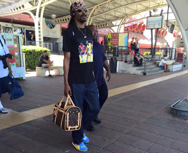 snoop_dog_lamezia_airport.jpg