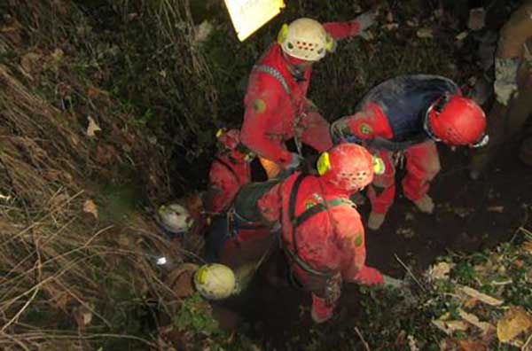 Salvi i quattro speleologi rimasti bloccati in grotta nel cosentino