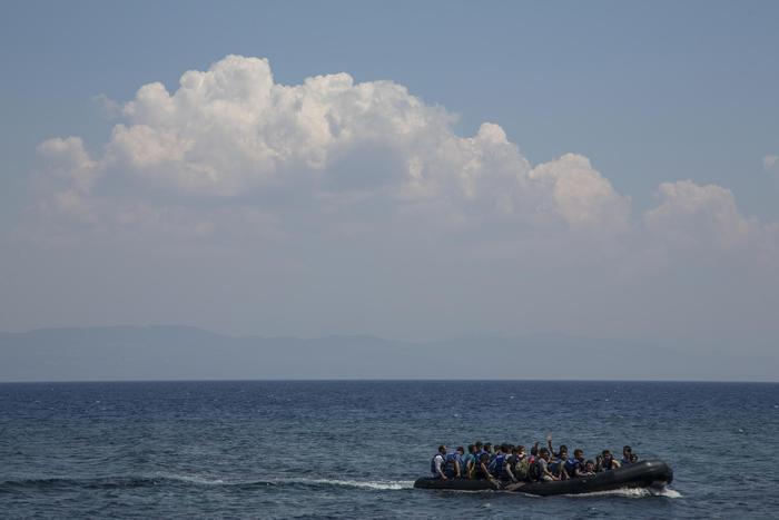 Soccorsi 720 migranti a largo della Libia, andranno a Vibo