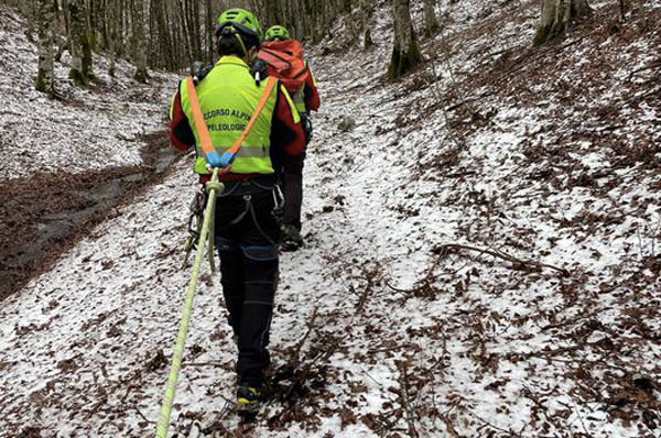Escursionista si frattura gamba su Pollino, interviene Soccorso alpino
