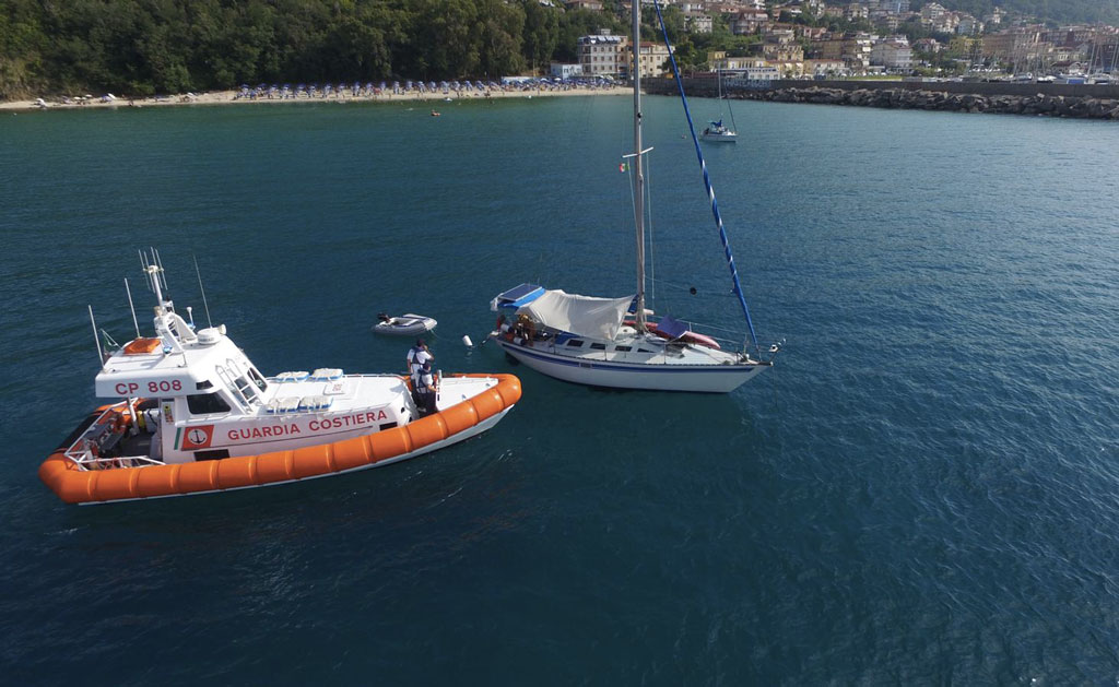 Imbarcazione con 6 persone alla deriva a Capo Vaticano, interviene Guardia Costiera