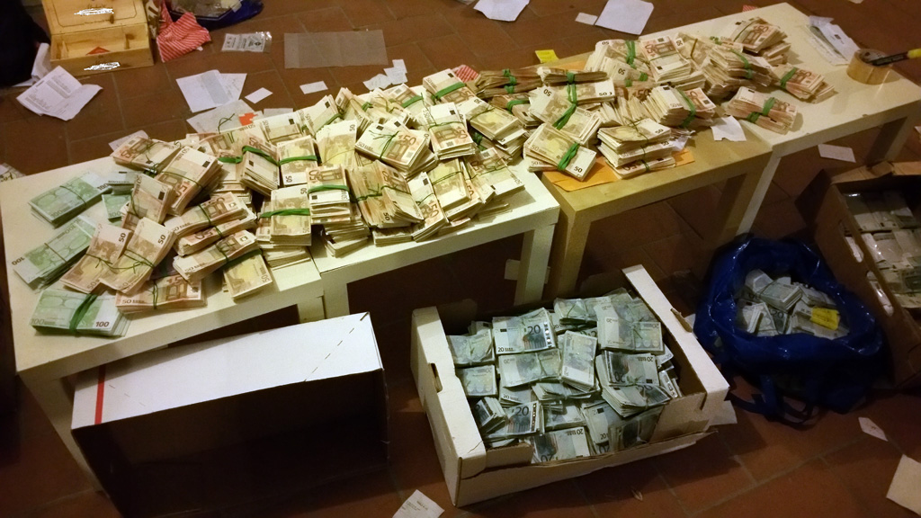 Nascondeva un milione e mezzo in caveau, denunciato imprenditore calabrese