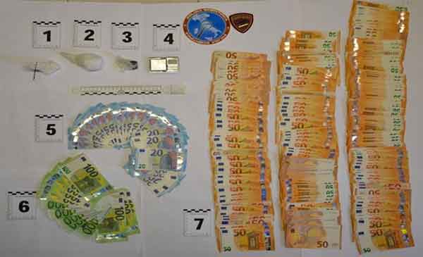 In casa con droga e 15mila euro in contante, giovane coppia arrestata da Polizia a Catanzaro