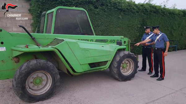 Trovato sollevatore rubato ad agosto nel catanese, denunciato imprenditore reggino
