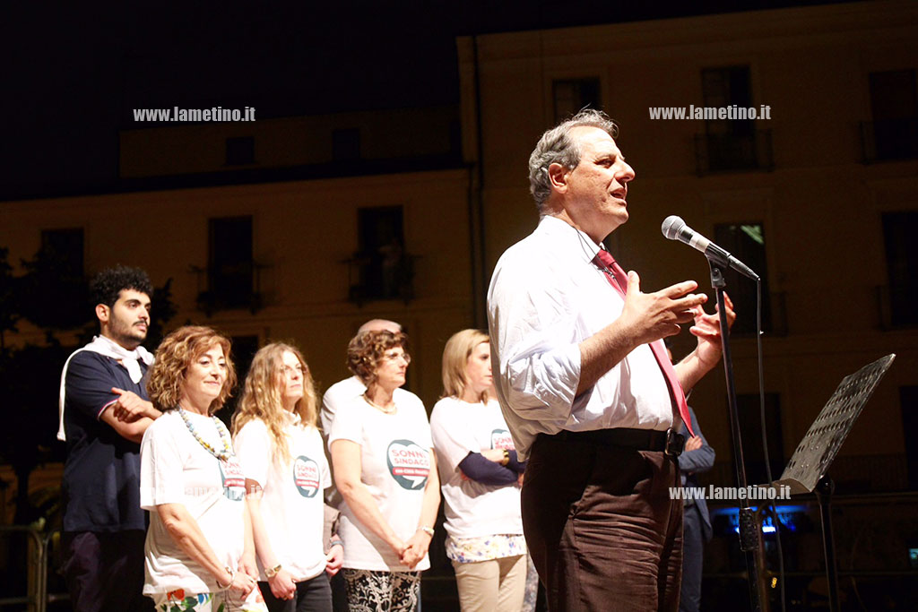Sonni: ''Se non votate noi votate il nulla''