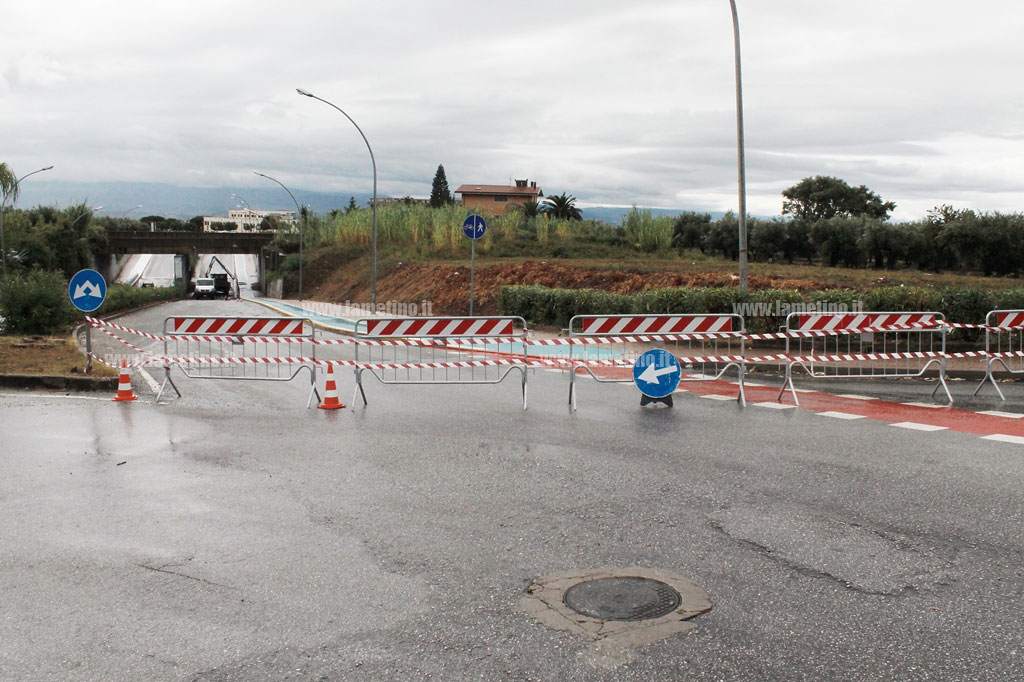 Lamezia: proseguono lavori posa griglie in sottopasso via De Sensi
