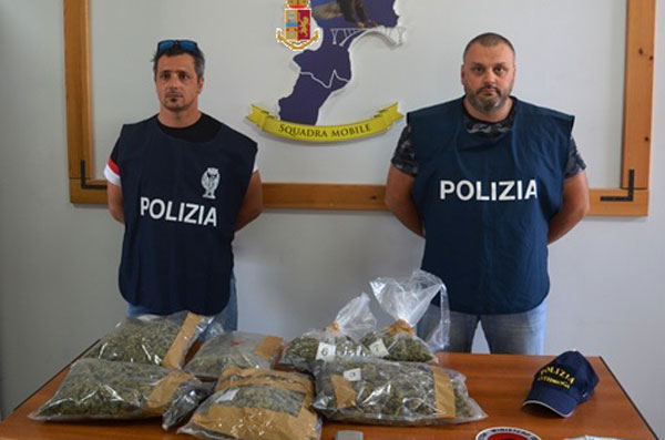 Spaccio di marijuana e cocaina, arrestate 2 persone a Catanzaro