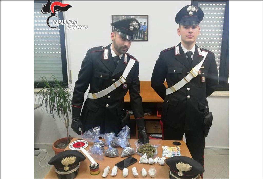 Detenzione a fini di spaccio di marijuana, arrestato 20enne a Carlopoli