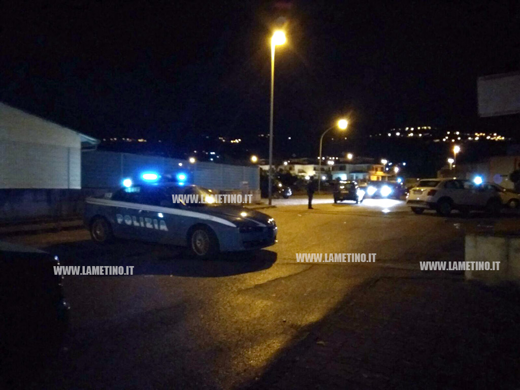 Lamezia: colpi di pistola contro due auto in via degli Oleandri, il proprietario è titolare di un bar 