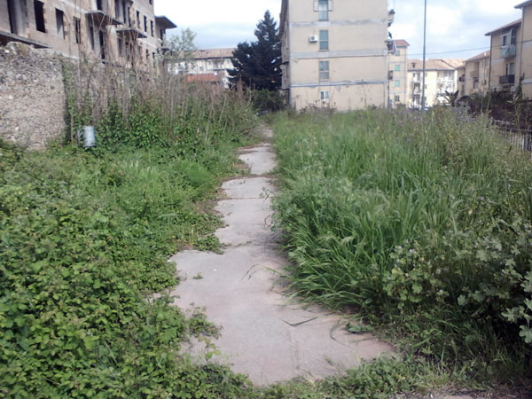 Lamezia: Spazio verde impraticabile tra via Miceli e via Dalla Chiesa