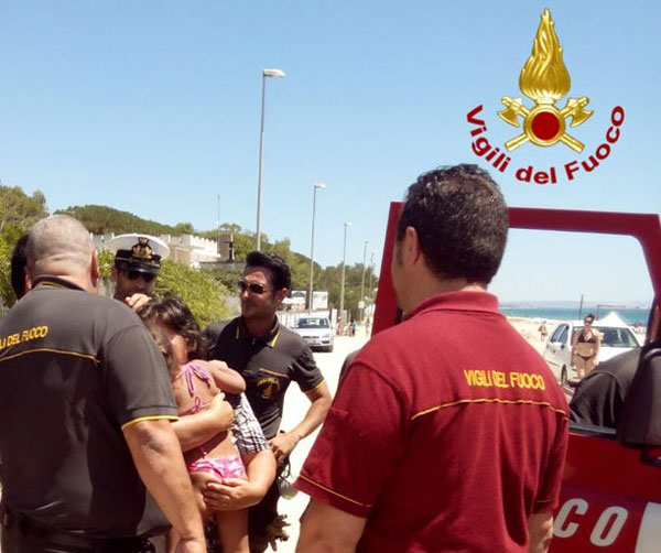 Si smarrisce su spiaggia a Sellia Marina, ritrovata bimba di 5 anni 
