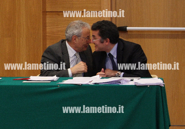 spinelli-e-tropea-della-serie-stiamo-vicini-vicini.jpg