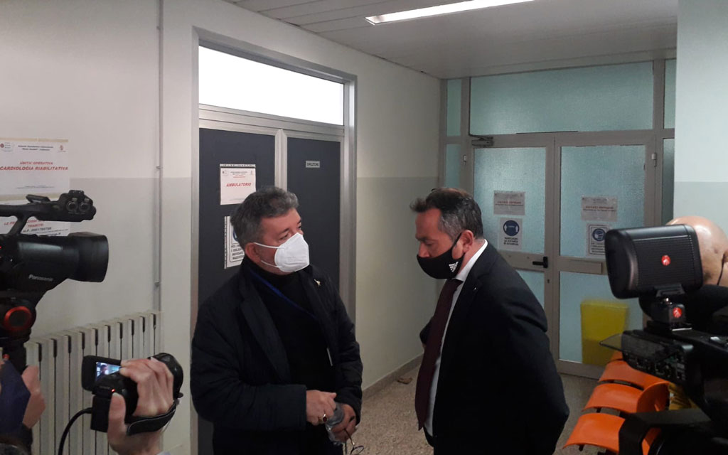 Covid, Spirlì visita a sorpresa villa Bianca a Catanzaro: "Troppi ritardi, il tempo della pazienza è finito"
