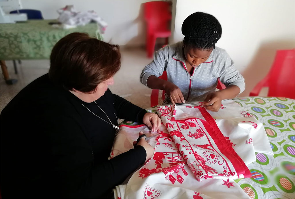 Laboratori di sartoria e solidarietà per gli ospiti dello Sprar di Falerna