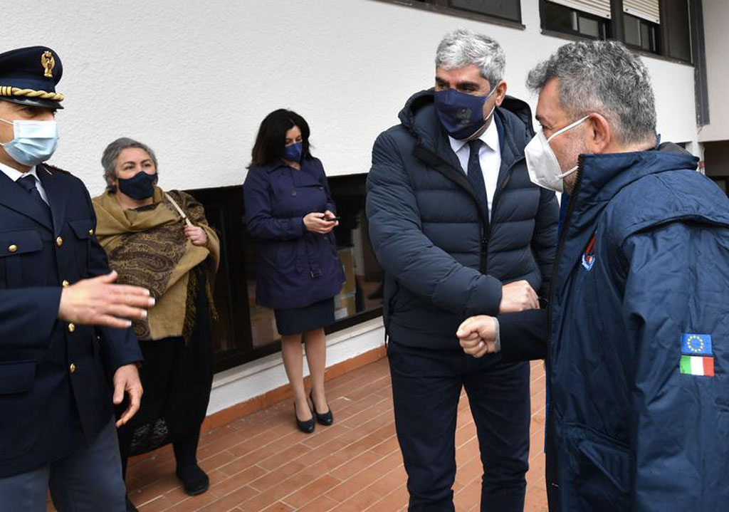 Covid, Spirlì al centro vaccinale di Reggio: “Grande aiuto da ministeri”