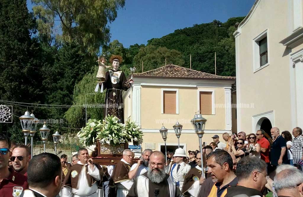 Lamezia, la tradizionale processione in omaggio a Sant’Antonio